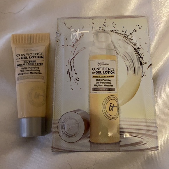 It cosmetics bundle with bag - Picture 10 of 15